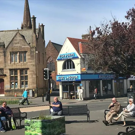 Tron Place Largs Esterno foto