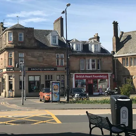Tron Place Largs Esterno foto